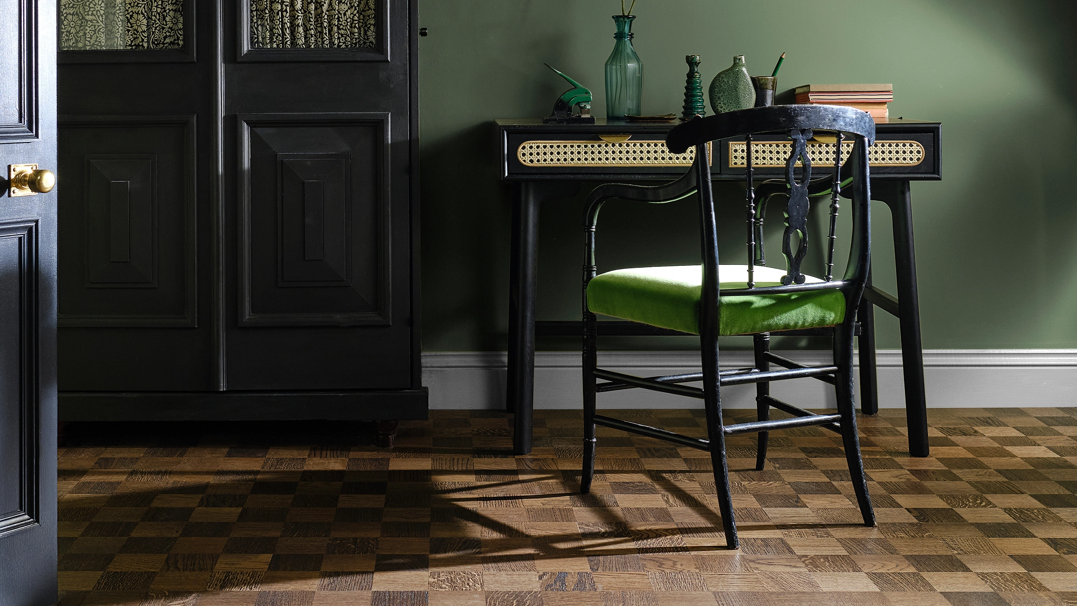 The Floor Room_Header_Image_b_CS